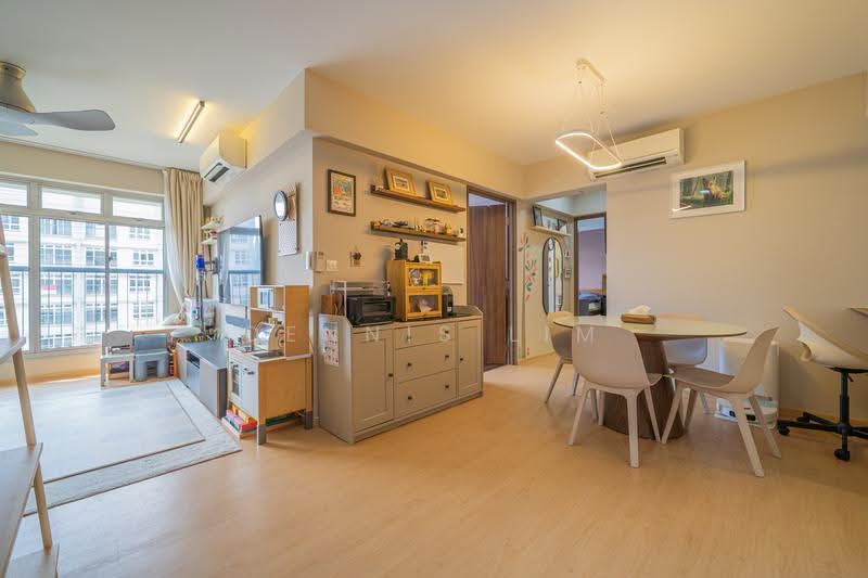 222B Bedok North Drive, 222B Bedok North Drive, Bedok / Upper East Coast, 3 Bedrooms, 990 sqft, HDB Flat For Sale, by Dennis Lim, 500236353 - Living Room - PropertyGuru.com.sg