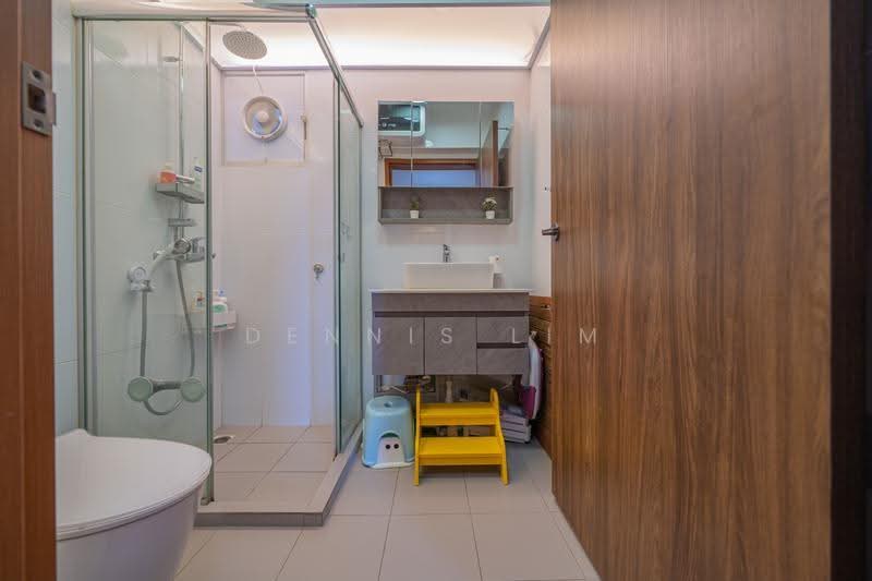 222B Bedok North Drive, 222B Bedok North Drive, Bedok / Upper East Coast, 3 Bedrooms, 990 sqft, HDB Flat For Sale, by Dennis Lim, 500236353 - Bathroom - PropertyGuru.com.sg