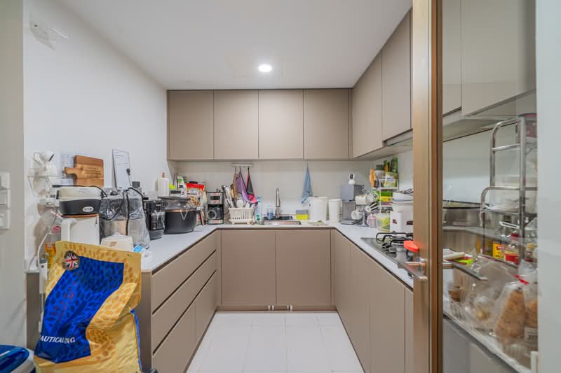 Bellewaters, 11 Anchorvale Crescent, 3 Bedrooms, 1,238 sqft, Condominium For Sale, by Yvonne Lim, 500236361 - Kitchen - PropertyGuru.com.sg