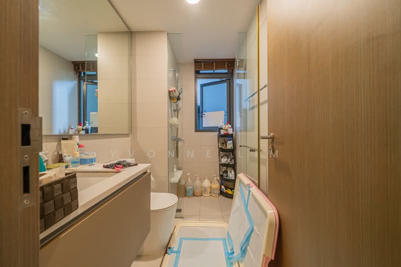 Bellewaters, 11 Anchorvale Crescent, 3 Bedrooms, 1,238 sqft, Condominium For Sale, by Yvonne Lim, 500236361 - Bathroom - PropertyGuru.com.sg