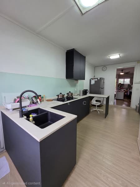 339 Clementi Avenue 5, 339 Clementi Avenue 5, 2 Bedrooms, 721 sqft, HDB Flat For Sale, by Joanne Chua, 500236362 - Kitchen - PropertyGuru.com.sg