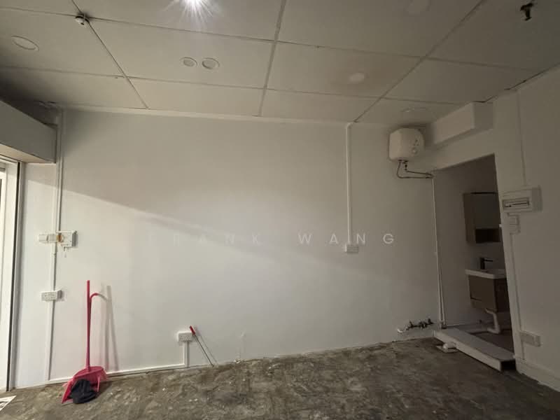 Far East Plaza, 14 Scotts Road, Orchard / River Valley, 240 sqft, Mall Shop For Rent, by Frank Wang, 500236364 - Bathroom - CommercialGuru.com.sg