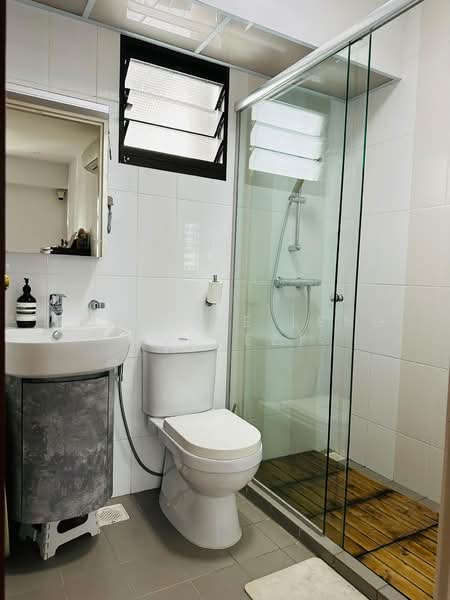 33 Ghim Moh Link, 33 Ghim Moh Link, 3 Bedrooms, 1,001 sqft, HDB Flat For Sale, by Tang Sze Leng (Venez), 500236365 - Bathroom - PropertyGuru.com.sg