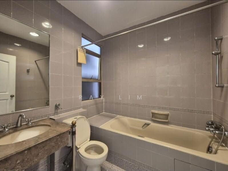 Leonie Condotel, 2 Leonie Hill Road, 4 Bedrooms, 2,722 sqft, Condominium For Rent, by Ray Lim, 500236368 - Bathroom - PropertyGuru.com.sg