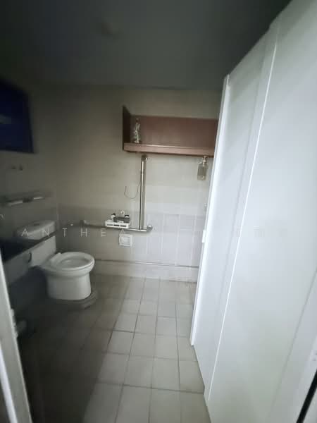 Kaki Bukit Place, Kaki Bukit Industrial Estate, Kaki bukit place, 10,940 sqft, Light Industrial (B1) For Rent, by Anthea Yeo 杨丽娇, 500236374 - Bathroom - CommercialGuru.com.sg