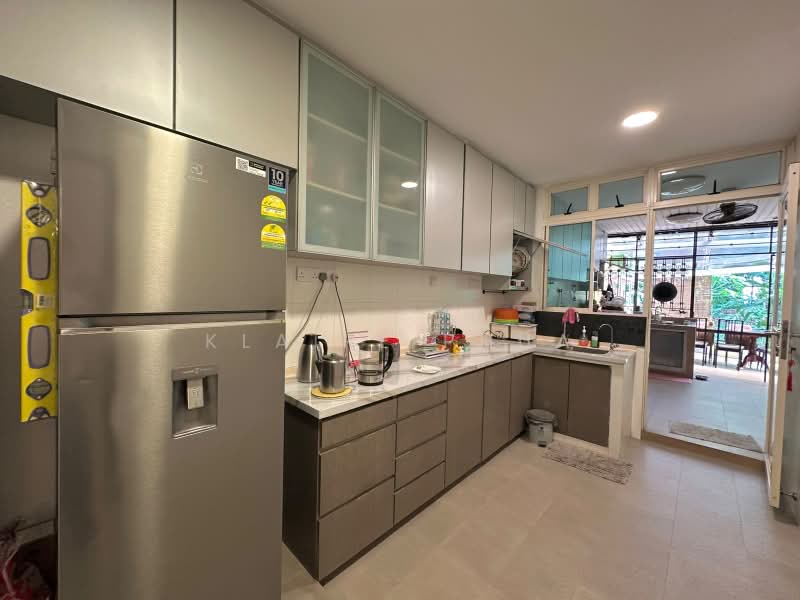 SUNRISE WAY | SUNRISE VILLA | SUNRISE DRIVE | SUNRISE LANE | YIO CHU KANG LANDED | SUNRISE CLOSE, , 4 Bedrooms, 2,800 sqft, Terraced House For Sale, by Klaire Phua, 500236385 - Kitchen - PropertyGuru.com.sg