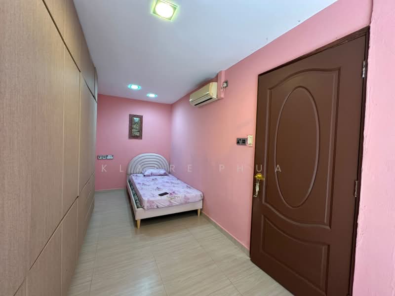 SUNRISE WAY | SUNRISE VILLA | SUNRISE DRIVE | SUNRISE LANE | YIO CHU KANG LANDED | SUNRISE CLOSE, , 4 Bedrooms, 2,800 sqft, Terraced House For Sale, by Klaire Phua, 500236385 - Bedroom - PropertyGuru.com.sg