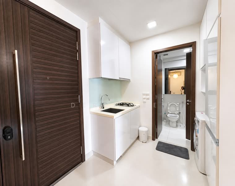 Smart Suites, 302 Sims Avenue, 1 Bedroom, 452 sqft, Condominium For Rent, by Derek Lee, 500236388 - Kitchen - PropertyGuru.com.sg