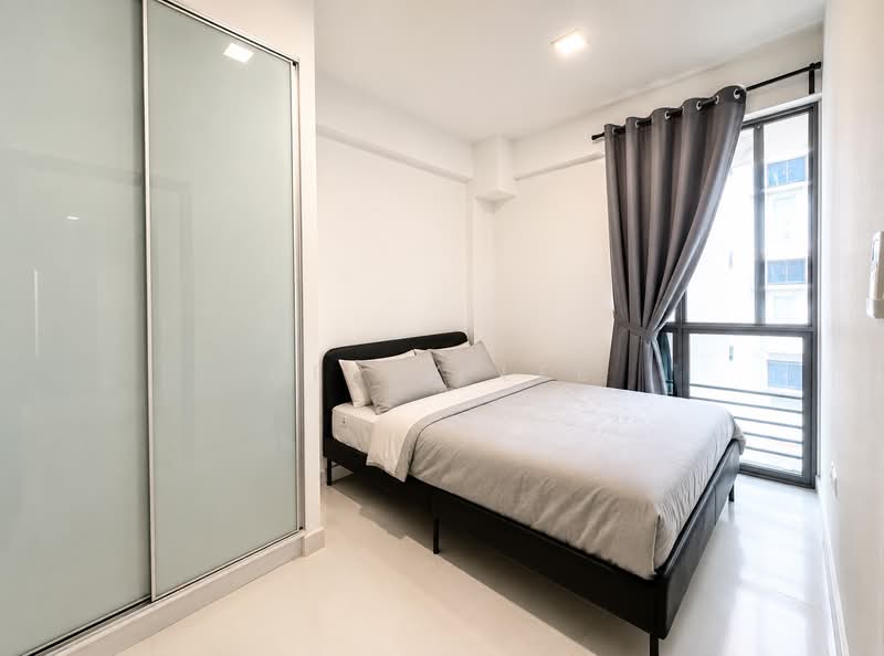 Smart Suites, 302 Sims Avenue, 1 Bedroom, 452 sqft, Condominium For Rent, by Derek Lee, 500236388 - Bedroom - PropertyGuru.com.sg