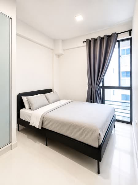 Smart Suites, 302 Sims Avenue, 1 Bedroom, 452 sqft, Condominium For Rent, by Derek Lee, 500236388 - Bedroom - PropertyGuru.com.sg