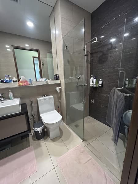 The Promenade @ Pelikat, 183 Jalan Pelikat, 3 Bedrooms, 1,389 sqft, Condominium For Sale, by May Tan, 500236390 - Bathroom - PropertyGuru.com.sg