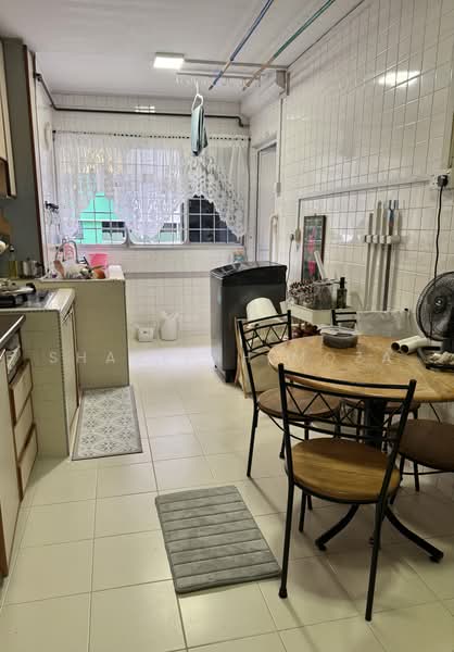 667 Hougang Avenue 4, 667 Hougang Avenue 4, Hougang / Punggol / Sengkang, 3 Bedrooms, 1,109 sqft, HDB Flat For Sale, by Sharifah Moza, 500236396 - Kitchen - PropertyGuru.com.sg