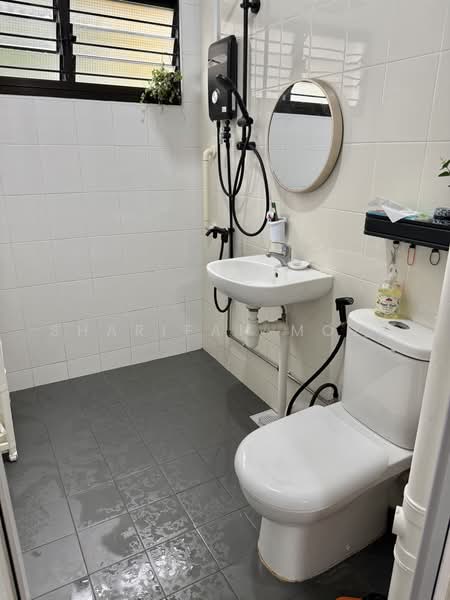 667 Hougang Avenue 4, 667 Hougang Avenue 4, Hougang / Punggol / Sengkang, 3 Bedrooms, 1,109 sqft, HDB Flat For Sale, by Sharifah Moza, 500236396 - Bathroom - PropertyGuru.com.sg