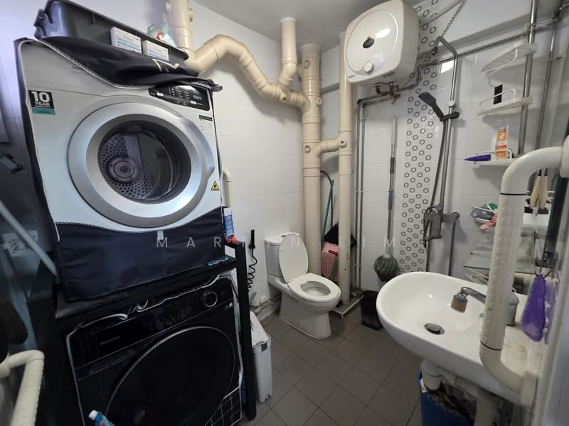 175 Yishun Avenue 7, 175 Yishun Avenue 7, 3 Bedrooms, 1,313 sqft, HDB Flat For Sale, by Martyn Lim, 500236397 - Bathroom - PropertyGuru.com.sg