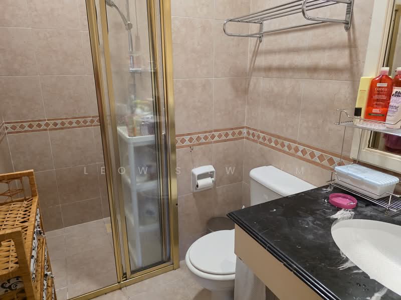 Maple Woods, 987 Bukit Timah Road, 4 Bedrooms, 1,800 sqft, Condominium For Rent, by Leow Siew Kim, 500236403 - Bathroom - PropertyGuru.com.sg