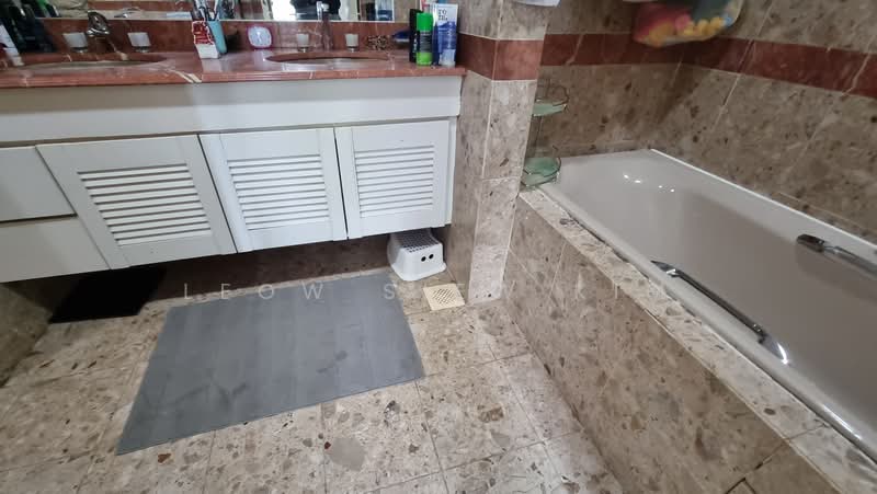 Maple Woods, 987 Bukit Timah Road, 4 Bedrooms, 1,800 sqft, Condominium For Rent, by Leow Siew Kim, 500236403 - Bathroom - PropertyGuru.com.sg