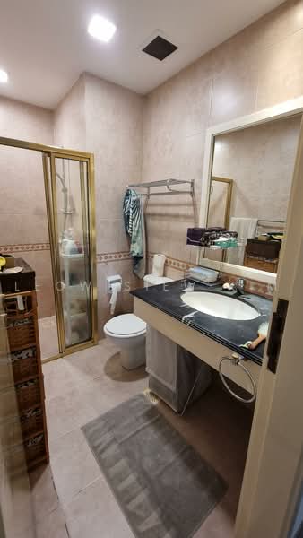 Maple Woods, 987 Bukit Timah Road, 4 Bedrooms, 1,800 sqft, Condominium For Rent, by Leow Siew Kim, 500236403 - Bathroom - PropertyGuru.com.sg