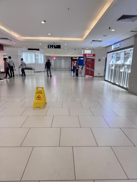 Lucky Plaza, 304 Orchard Road, 500 sqft, Food & Beverage For Rent, by Magdalene Lee, 500236406 - Corridor - CommercialGuru.com.sg