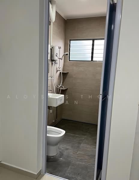 450 Tampines Street 42, 450 Tampines Street 42, Room Rental, 200 sqft, HDB Flat For Rent, by Aloysius Thomas Tan, 500236413 - Bathroom - PropertyGuru.com.sg