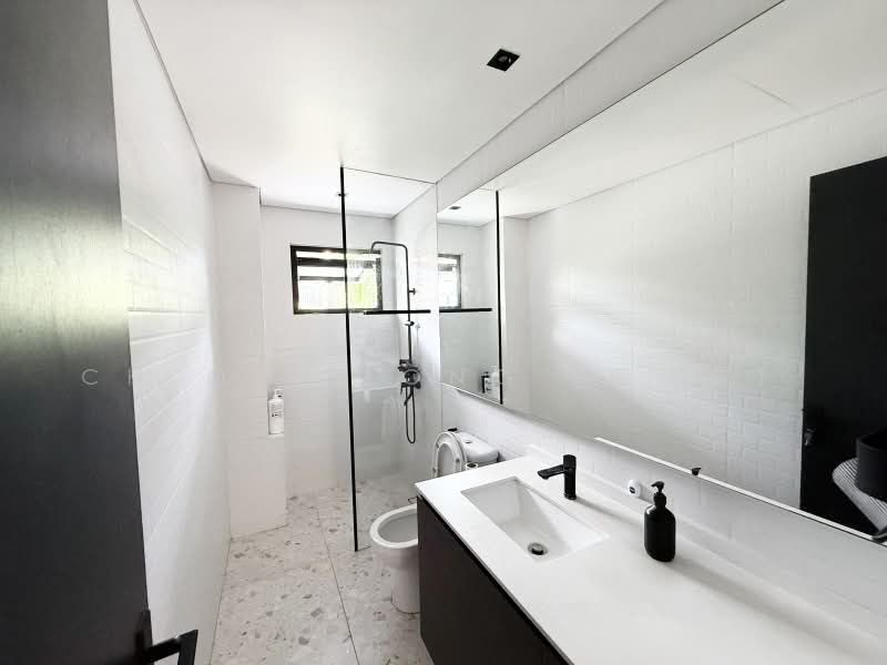 Lilac park, , 5 Bedrooms, 3,000 sqft, Terraced House For Sale, by Chloe Leong (廖欣燕）, 500236414 - Bathroom - PropertyGuru.com.sg