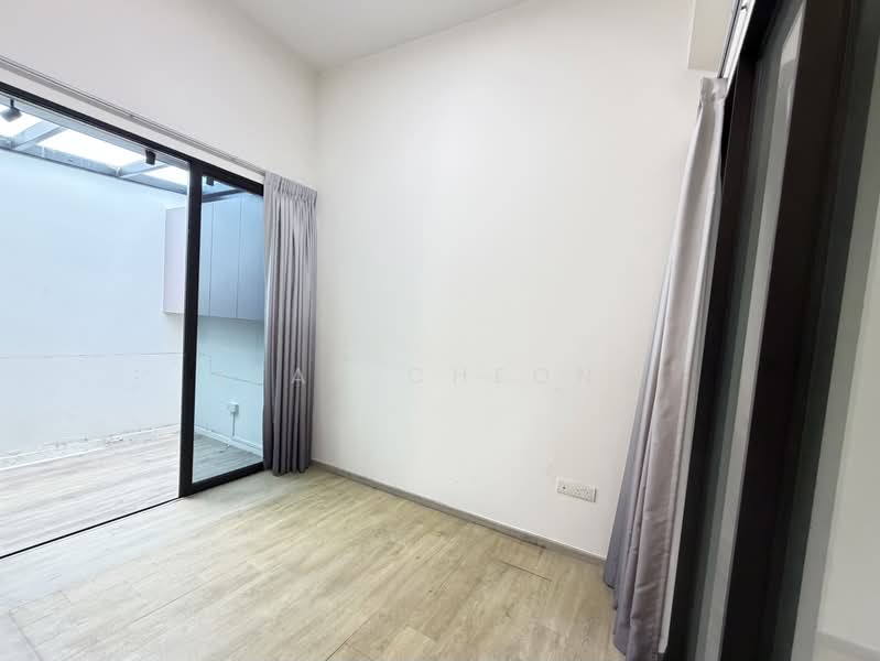 The Orient, 251 Pasir Panjang Road, 3 Bedrooms, 1,141 sqft, Condominium For Rent, by Lean Cheong, 500236419 - Master bedroom - PropertyGuru.com.sg