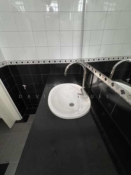 Neil Road, Neil Road, 2,500 sqft, Shop / Shophouse For Rent, by Davin Samuel, 500236420 - Bathroom - CommercialGuru.com.sg