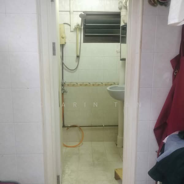 45 Sims Drive, 45 Sims Drive, 2 Bedrooms, 699 sqft, HDB Flat For Sale, by Clarin Tan, 500236438 - Bathroom - PropertyGuru.com.sg