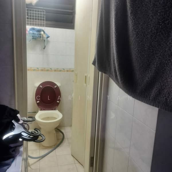 45 Sims Drive, 45 Sims Drive, 2 Bedrooms, 699 sqft, HDB Flat For Sale, by Clarin Tan, 500236438 - Bathroom - PropertyGuru.com.sg