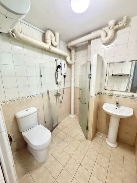 184 Edgefield Plains, 184 Edgefield Plains, 4 Bedrooms, 1,378 sqft, HDB Flat For Sale, by Zan Sim (沈瓒延), 500236440 - Bathroom - PropertyGuru.com.sg