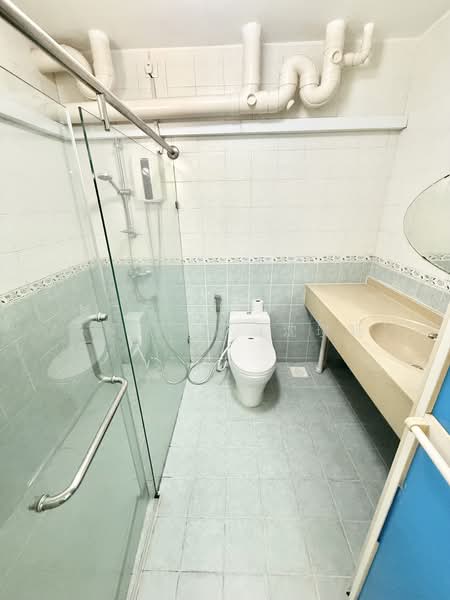 184 Edgefield Plains, 184 Edgefield Plains, 4 Bedrooms, 1,378 sqft, HDB Flat For Sale, by Zan Sim (沈瓒延), 500236440 - Bathroom - PropertyGuru.com.sg