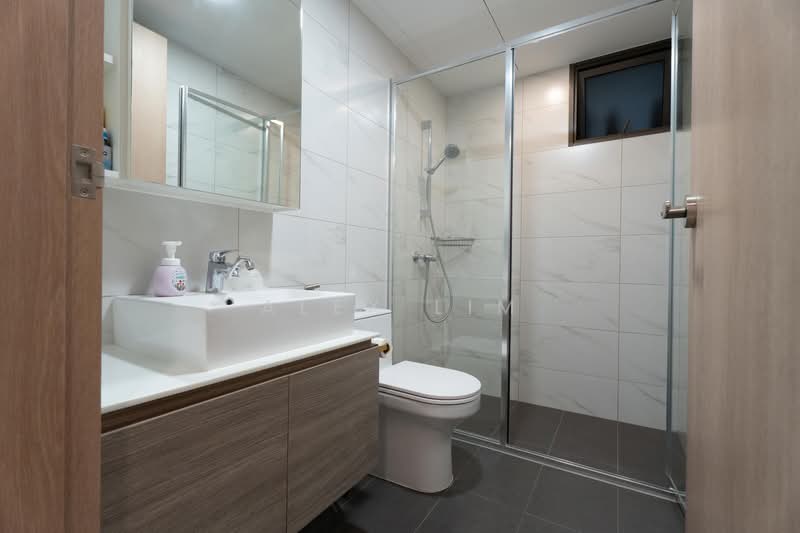 Treasure Crest, 60 Anchorvale Crescent, 3 Bedrooms, 1,076 sqft, Condominium For Sale, by Alex Lim, 500236451 - Bathroom - PropertyGuru.com.sg