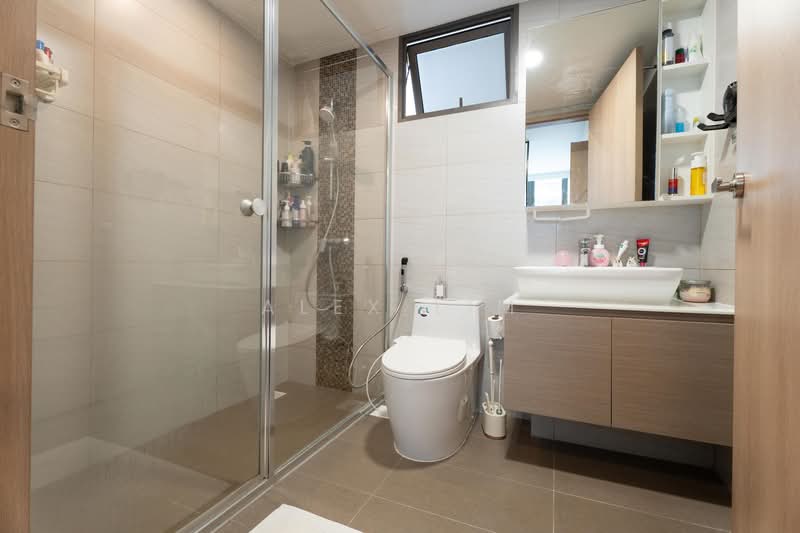 Treasure Crest, 60 Anchorvale Crescent, 3 Bedrooms, 1,076 sqft, Condominium For Sale, by Alex Lim, 500236451 - Bathroom - PropertyGuru.com.sg