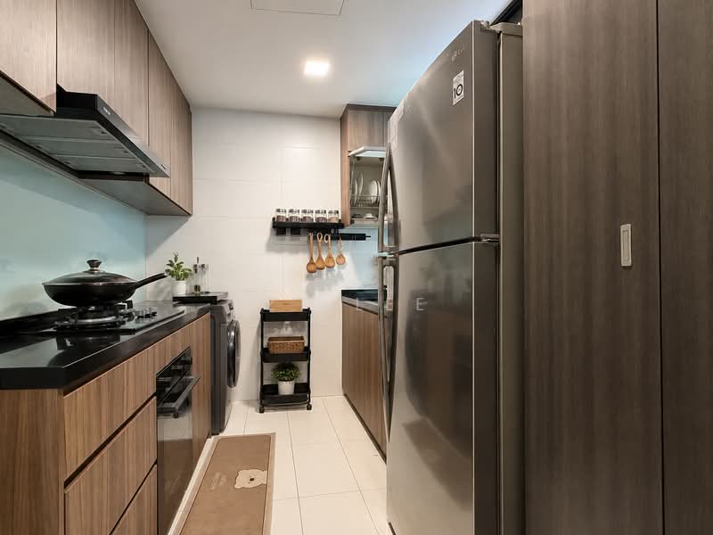 Esparina Residences, 113 Compassvale Bow, 2 Bedrooms, 829 sqft, Condominium For Sale, by ZT Lee, 500236455 - Kitchen - PropertyGuru.com.sg