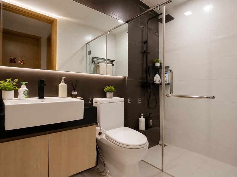 Esparina Residences, 113 Compassvale Bow, 2 Bedrooms, 829 sqft, Condominium For Sale, by ZT Lee, 500236455 - Bathroom - PropertyGuru.com.sg