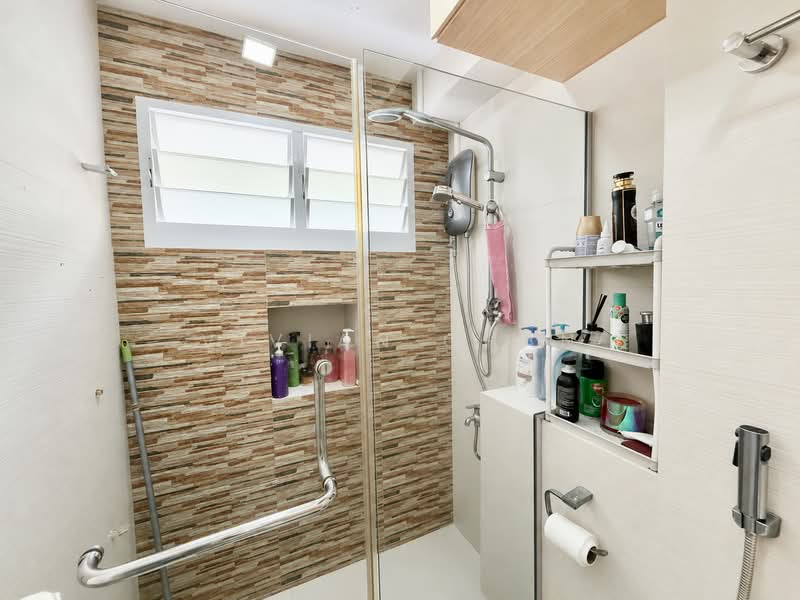 724 Pasir Ris Street 72, 724 Pasir Ris Street 72, 3 Bedrooms, 1,334 sqft, HDB Flat For Sale, by VIVIAN Chan, 500236456 - Bathroom - PropertyGuru.com.sg