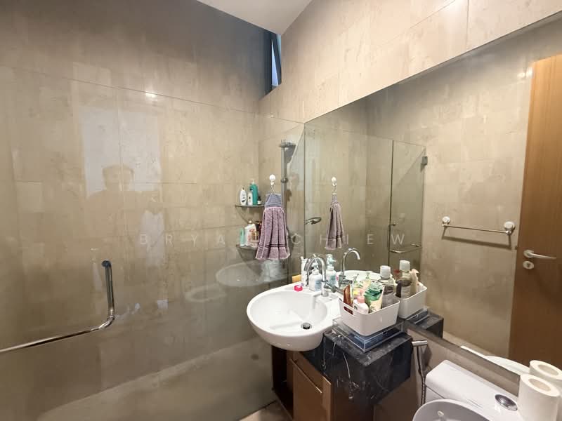 Carlisle Road Inter Terrace With Huge Land Size, Carlisle Road / Cambridge Road / Hertford Road, 7 Bedrooms, 6,940 sqft, Terraced House For Sale, by Bryan Chiew, 500236461 - Bathroom - PropertyGuru.com.sg
