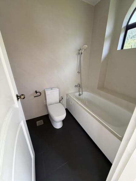 Kheam hock, Tanglin / Holland / Bukit Timah, 2 Bedrooms, 1,200 sqft, Apartment For Rent, by Davin Samuel, 500236470 - Bathroom - PropertyGuru.com.sg