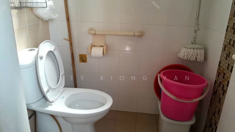 227 Tampines Street 23, 227 Tampines Street 23, Room Rental, 150 sqft, HDB Flat For Rent, by Betty Xiong Yan, 500236474 - Bathroom - PropertyGuru.com.sg