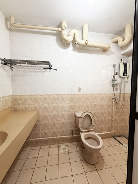 680A Jurong West Central 1, 680A Jurong West Central 1, 4 Bedrooms, 1,453 sqft, HDB Flat For Sale, by Kenny Chew, 500236480 - Master Bathroom - PropertyGuru.com.sg