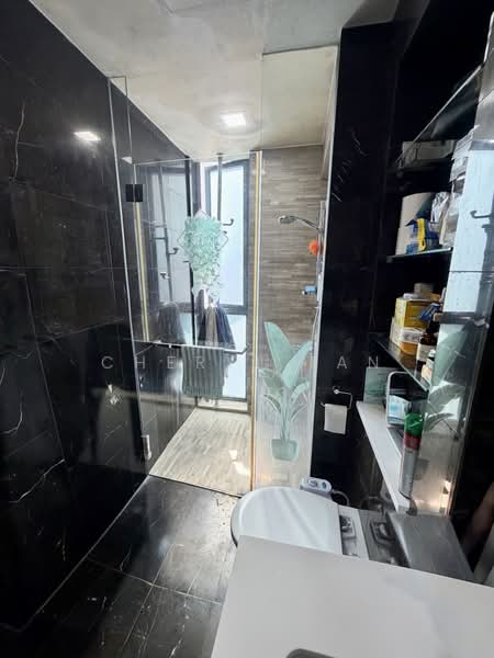 J Gateway, , 3 Bedrooms, 947 sqft, Condominium For Sale, by Cheryl Tan, 500236498 - Bathroom - PropertyGuru.com.sg