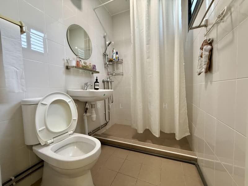 159 Bedok South Avenue 3, 159 Bedok South Avenue 3, 3 Bedrooms, 1,130 sqft, HDB Flat For Sale, by Daryl Soh, 500236503 - Master Bathroom - PropertyGuru.com.sg