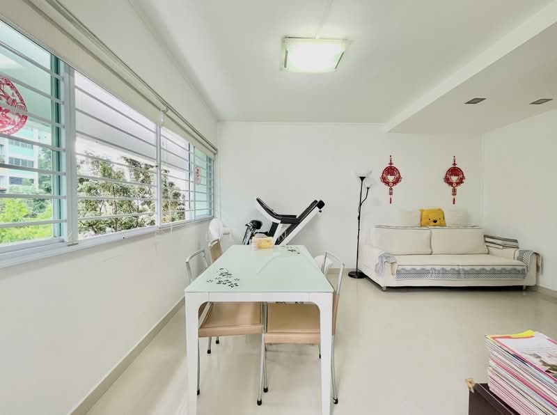 326 Yishun Ring Road, 326 Yishun Ring Road, 4 Bedrooms, 1,572 sqft, HDB Flat For Sale, by Evelyn Tan, 500236505 - Living Room - PropertyGuru.com.sg