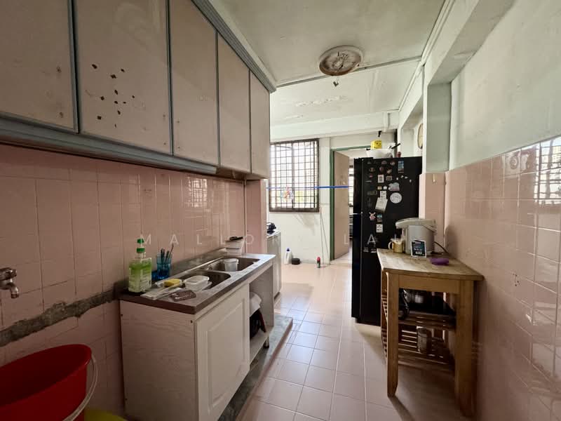 46 Jalan Bukit Ho Swee, 46 Jalan Bukit Ho Swee, 2 Bedrooms, 667 sqft, HDB Flat For Sale, by Mallory Lau, 500236517 - Kitchen - PropertyGuru.com.sg