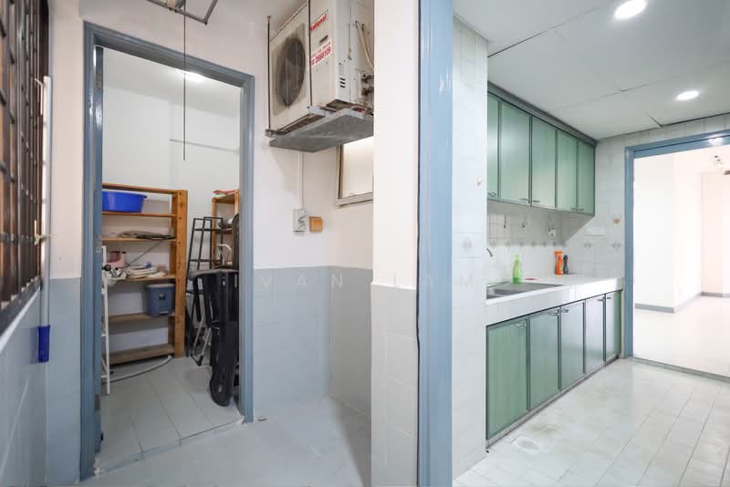 Bullion Park, 168 Lentor Loop, 3 Bedrooms, 1,238 sqft, Condominium For Sale, by Ivan Lam, 500236518 - Kitchen - PropertyGuru.com.sg