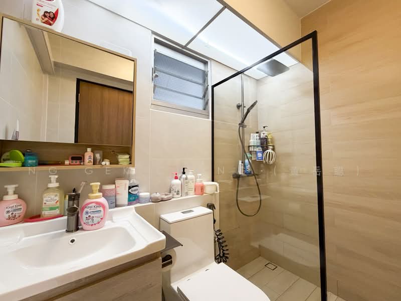 70B Telok Blangah Heights, 70B Telok Blangah Heights, 3 Bedrooms, 1,001 sqft, HDB Flat For Sale, by Ng Gek Chong (黄岳聪), 500236523 - Bathroom - PropertyGuru.com.sg