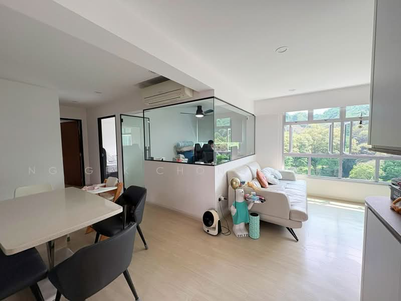 70B Telok Blangah Heights, 70B Telok Blangah Heights, 3 Bedrooms, 1,001 sqft, HDB Flat For Sale, by Ng Gek Chong (黄岳聪), 500236523 - Living Room - PropertyGuru.com.sg