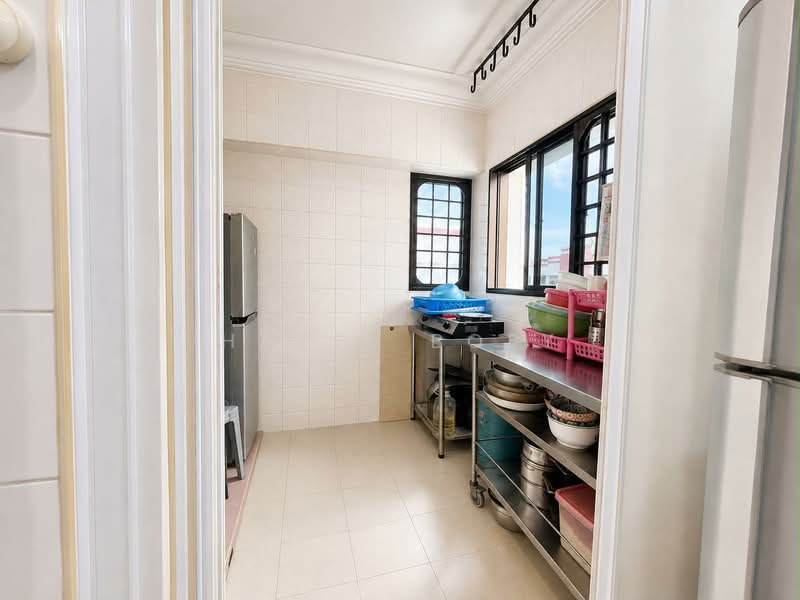 372 Hougang Street 31, 372 Hougang Street 31, 3 Bedrooms, 1,324 sqft, HDB Flat For Sale, by Hazel Boey, 500236530 - Kitchen - PropertyGuru.com.sg