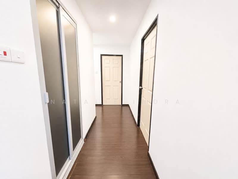 474 Segar Road, 474 Segar Road, 3 Bedrooms, 1,377 sqft, HDB Flat For Sale, by Natalie Indra, 500236534 - Corridor - PropertyGuru.com.sg
