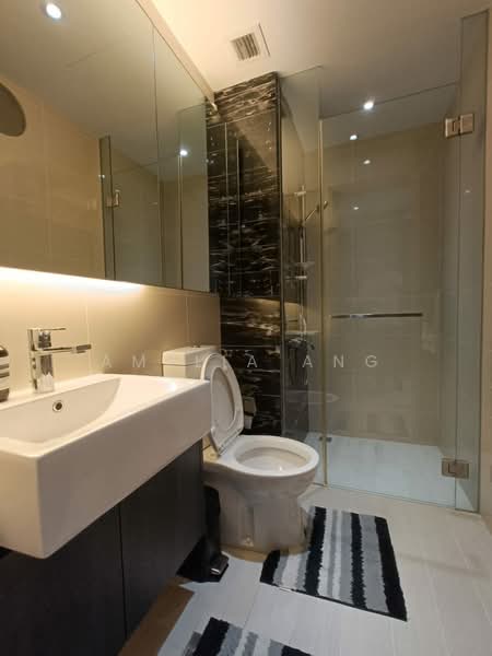 Hedges Park Condominium, 83 Flora Drive, 2 Bedrooms, 796 sqft, Condominium For Sale, by Amelia Ang, 500236543 - Bathroom - PropertyGuru.com.sg