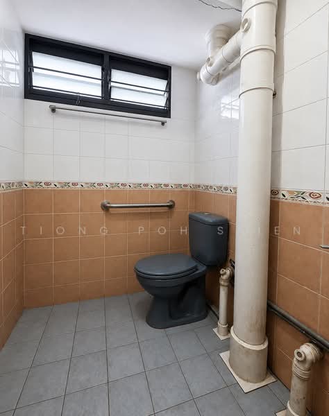 321 Ang Mo Kio Avenue 1, 321 Ang Mo Kio Avenue 1, 2 Bedrooms, 786 sqft, HDB Flat For Sale, by Tiong Poh Shien, 500236548 - Bathroom - PropertyGuru.com.sg